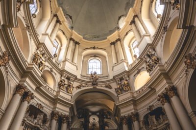 BAROK MİMARİSİNDE İHTİŞAMIN ROLÜ